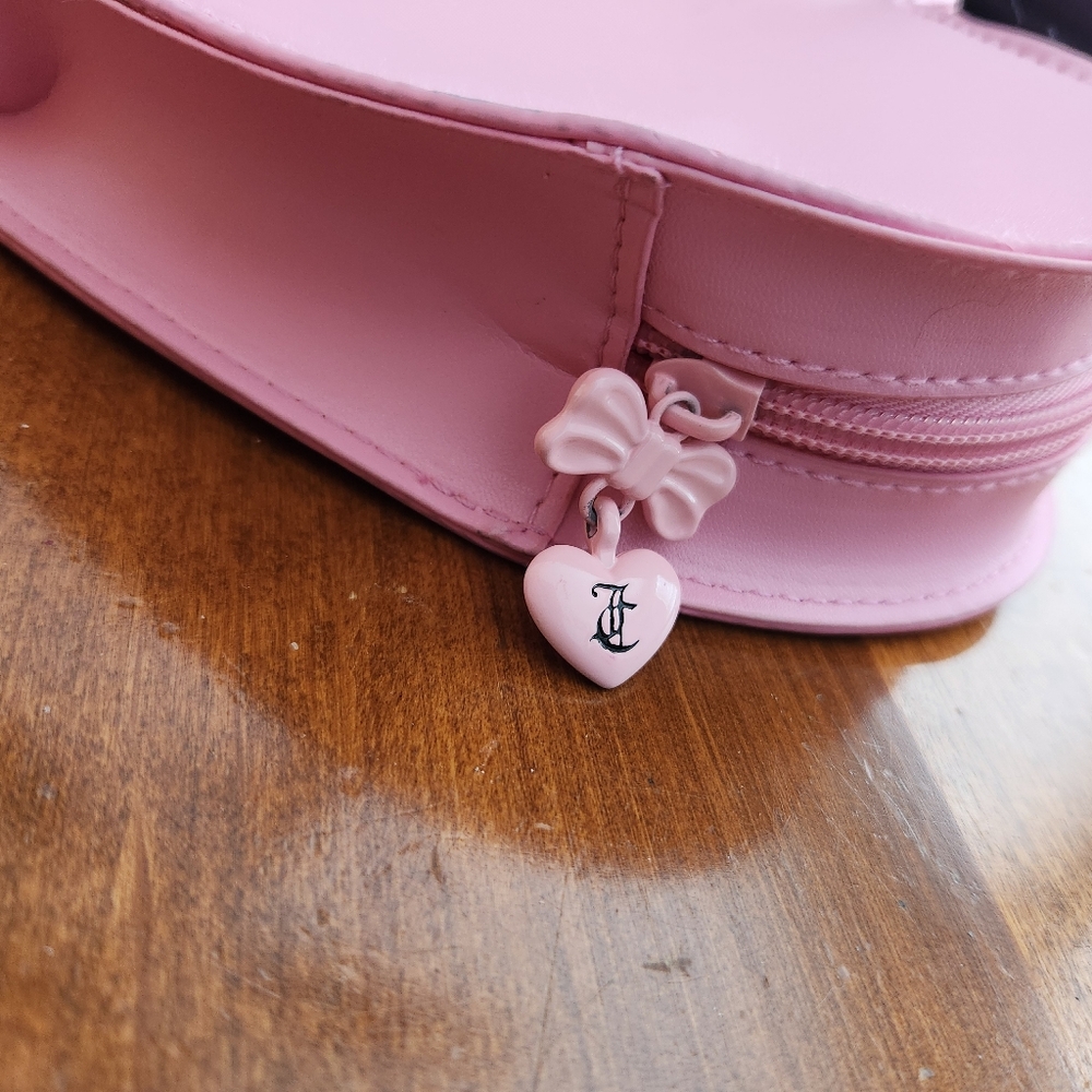 Juicy Couture Heart Pouch - Picture 4 of 4